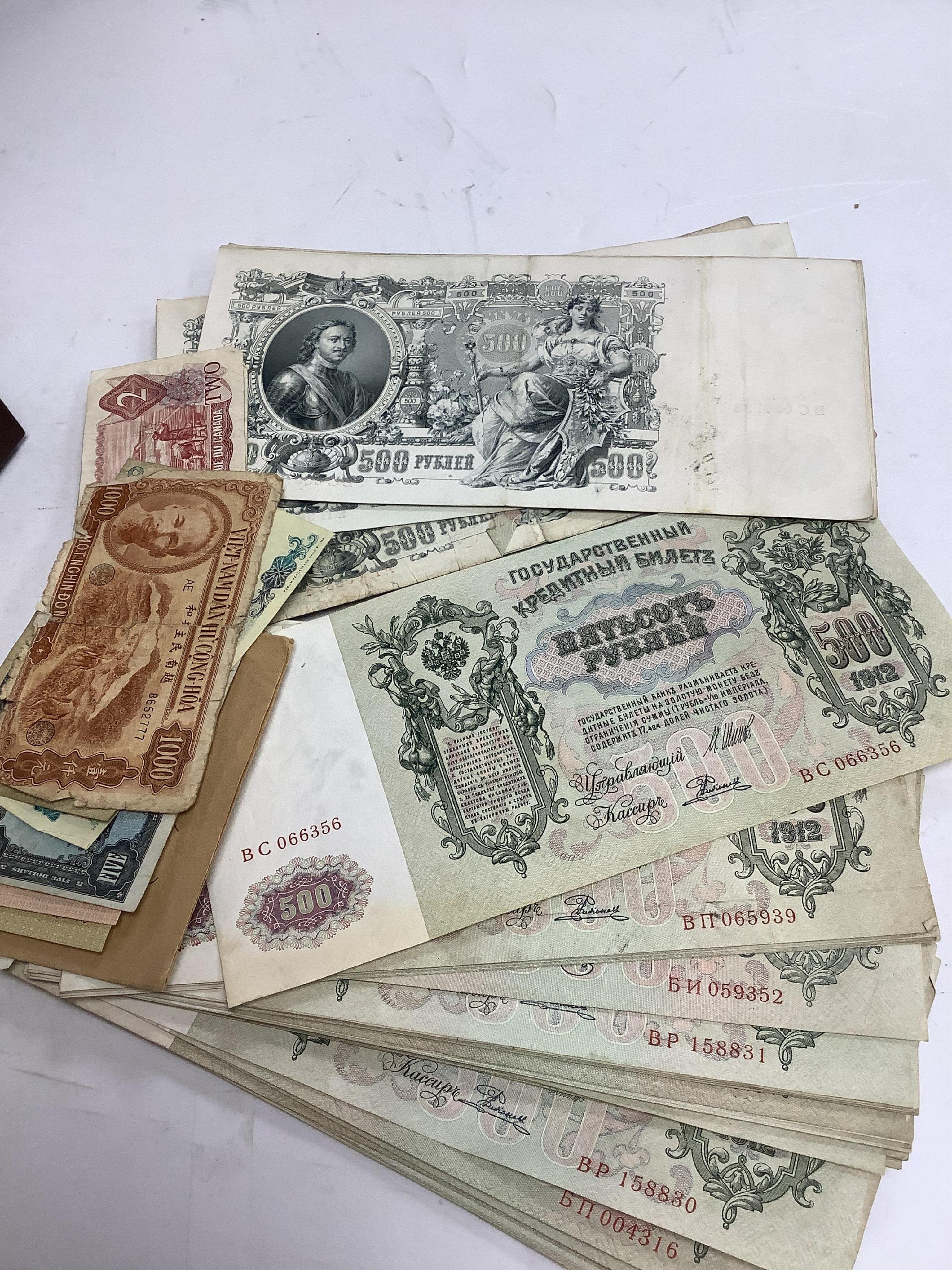 Russian and world bank notes, to include a large group of Nicholas II 500 rouble banknotes, 1912, ranging in condition